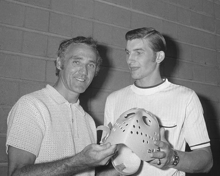 Jacques Plante poses photo with Vladislav Tretiak